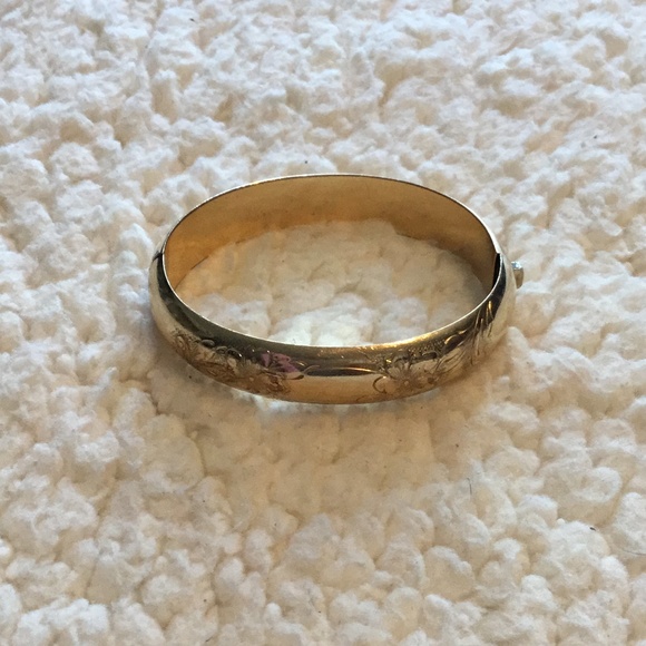 Winard Jewelry - Vintage 1/20 12k G.F. Winard floral cut bracelet